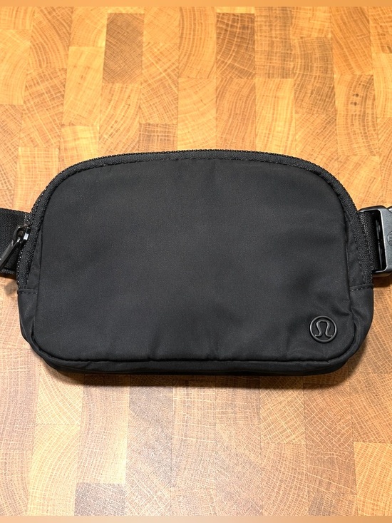 lululemon athletica Handbags - Lululemon Black Belt Bag / Running Waist Pack